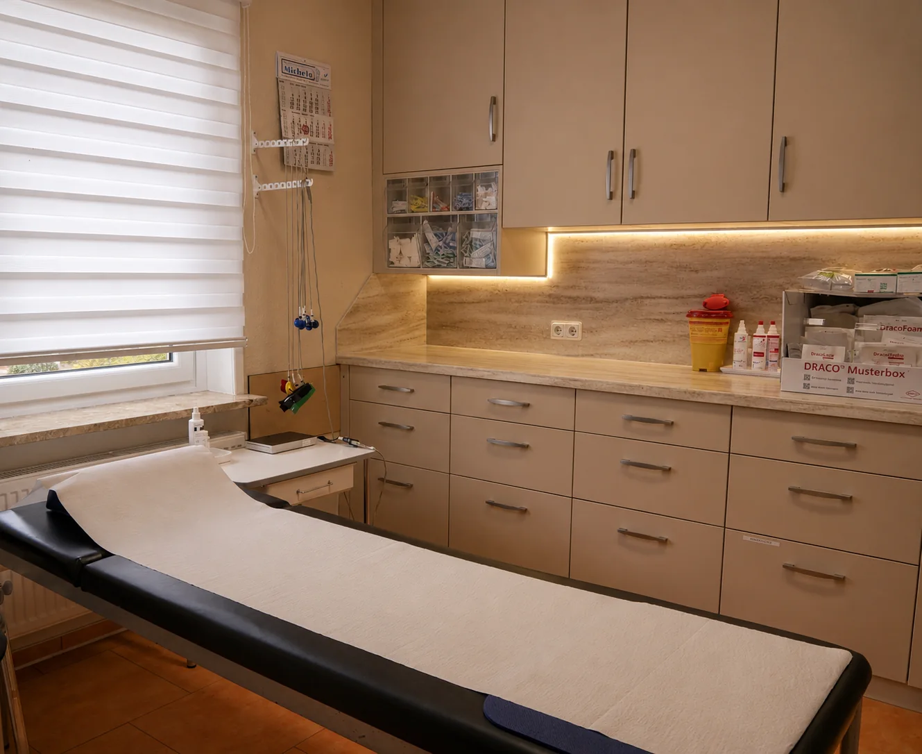 Behandlungszimmer der Hausarztpraxis Staroselsky & Manyakova in Bad Fallingbostel
